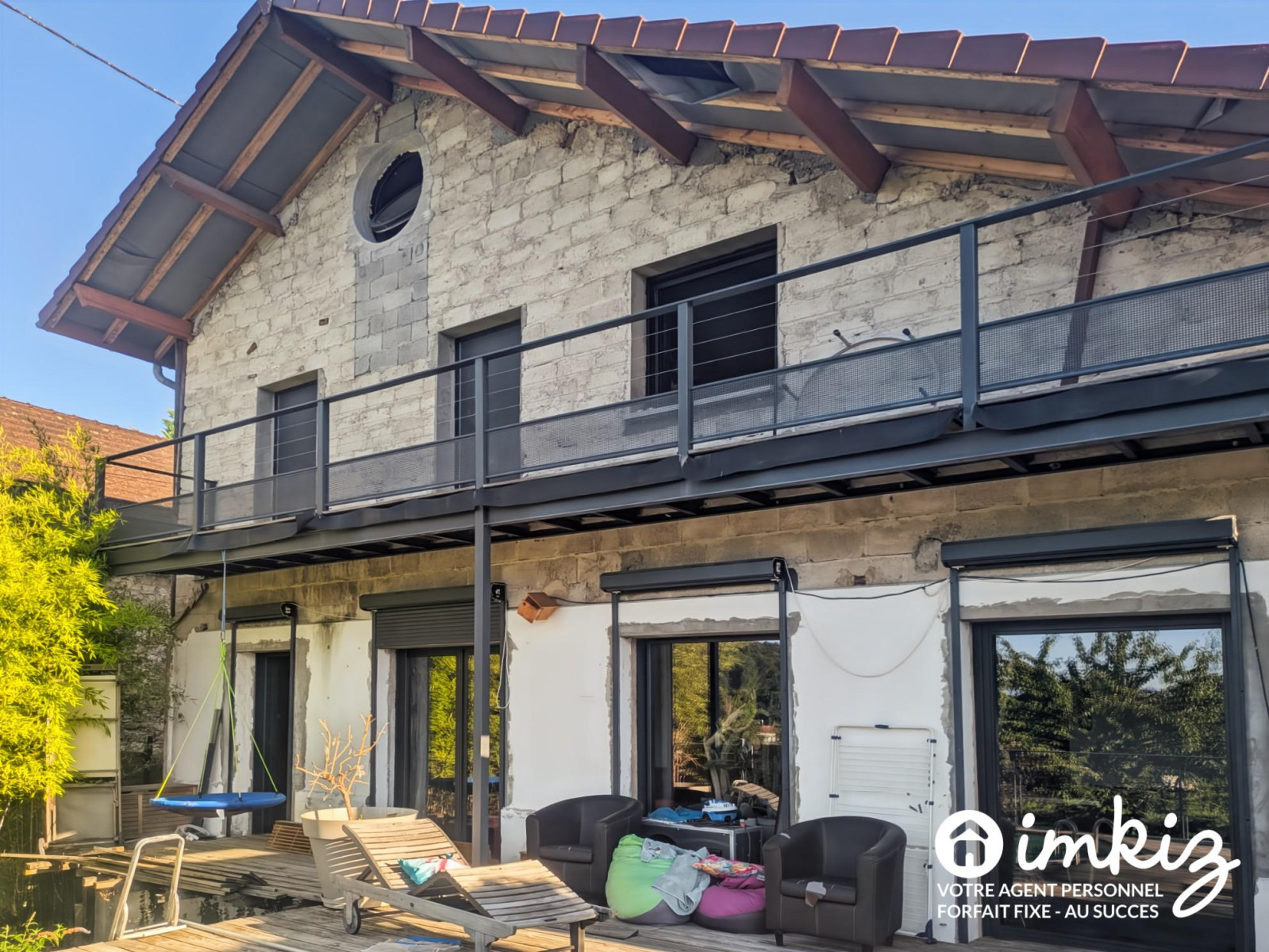 
                                                Vente
                                                 Maison familiale avec piscine et vue d’exception