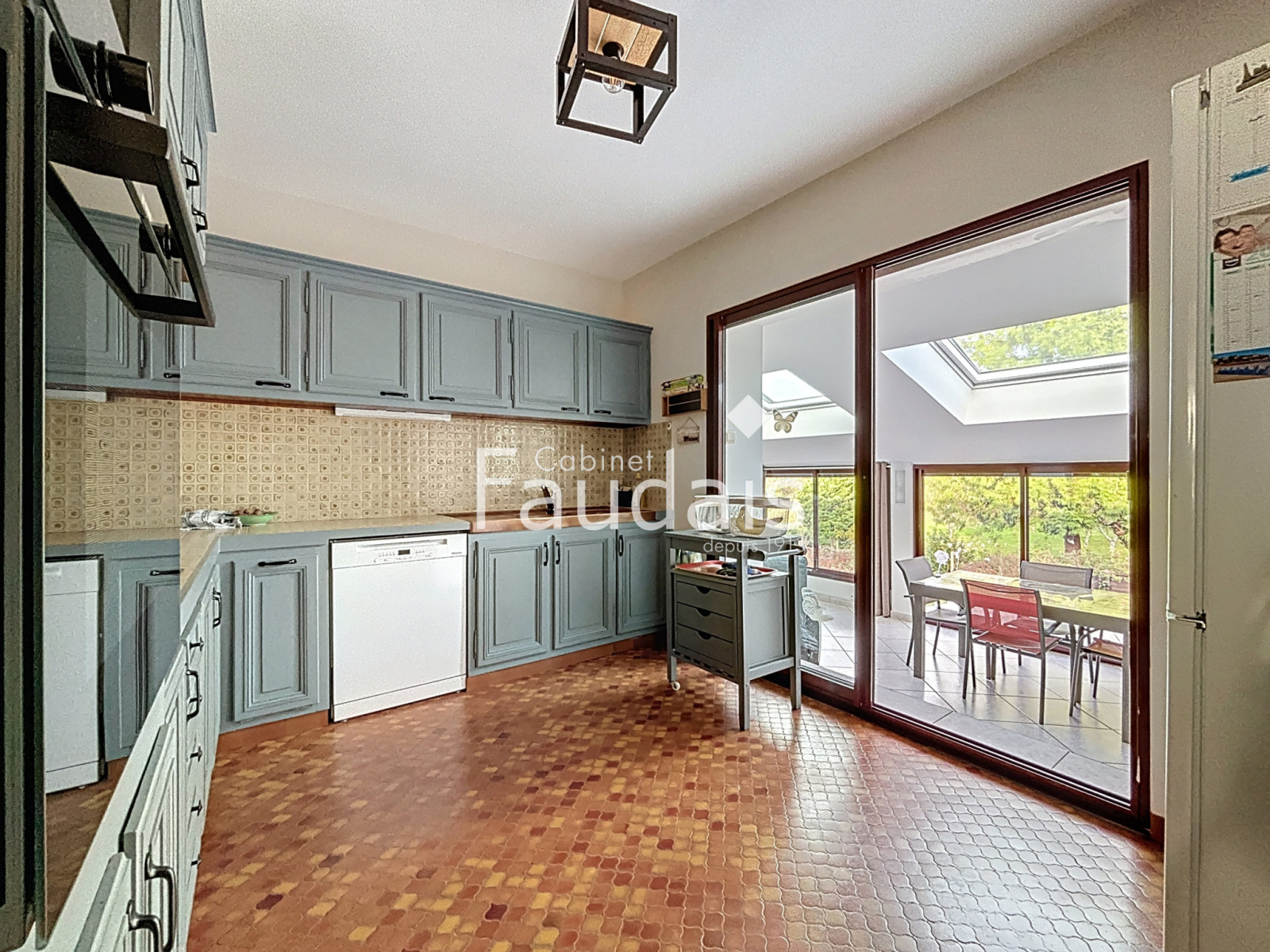 
                                                Vente
                                                 Maison familiale  avec véranda et vue dégagée à Cerisy-la-Fo