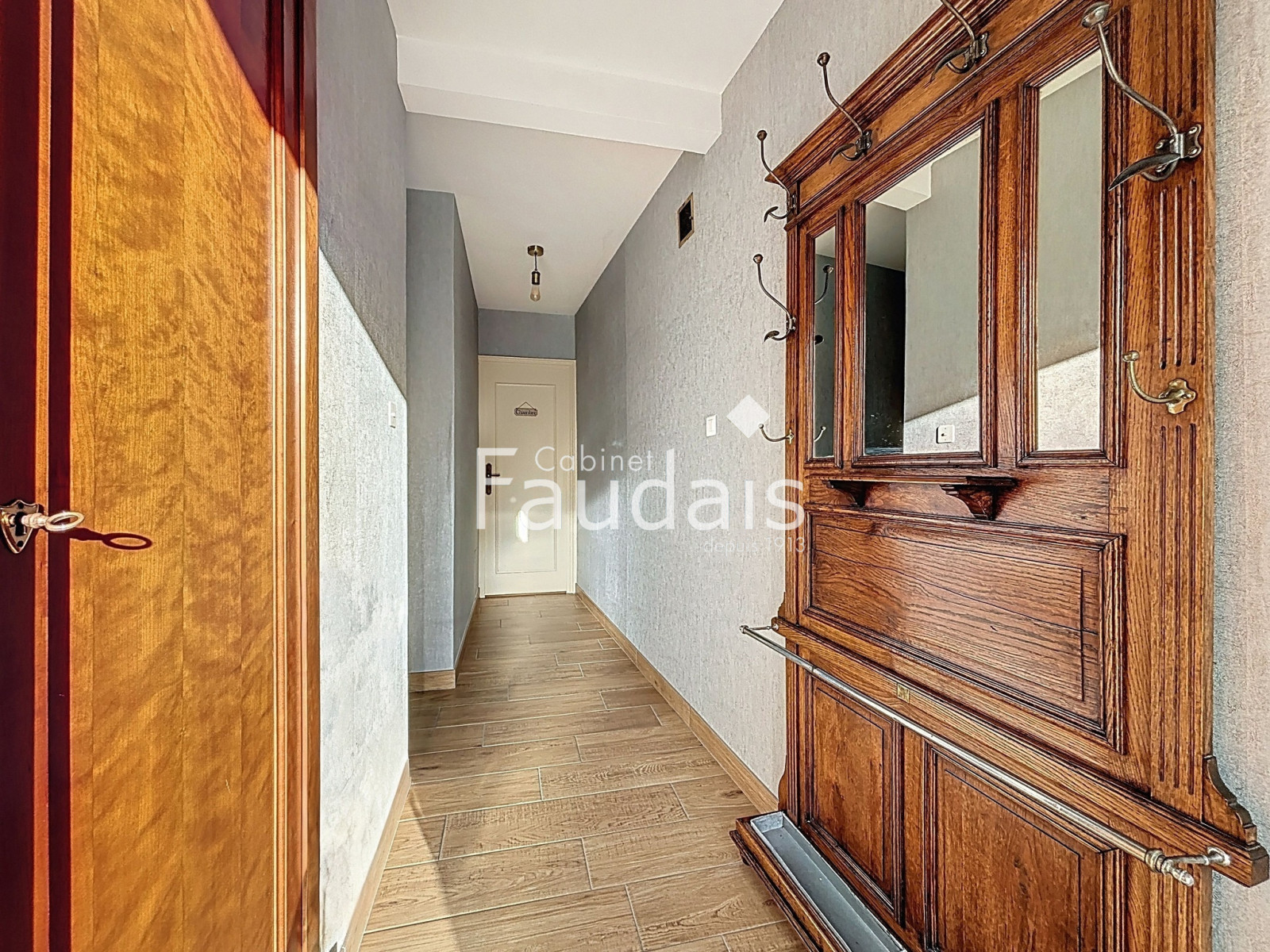 
                                                Vente
                                                 Maison familiale  avec véranda et vue dégagée à Cerisy-la-Fo