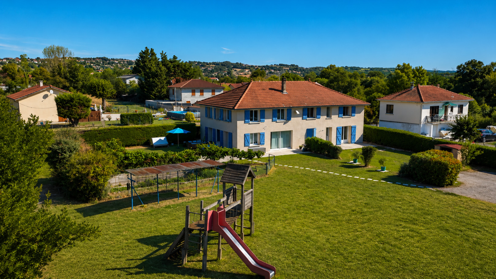 
                                                Vente
                                                 Maison familiale – beaux volumes, grand terrain et fort potentiel