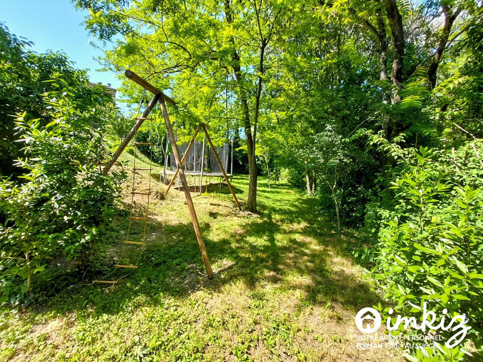 
                                                Vente
                                                 Maison familiale calme à proximité du centre ville