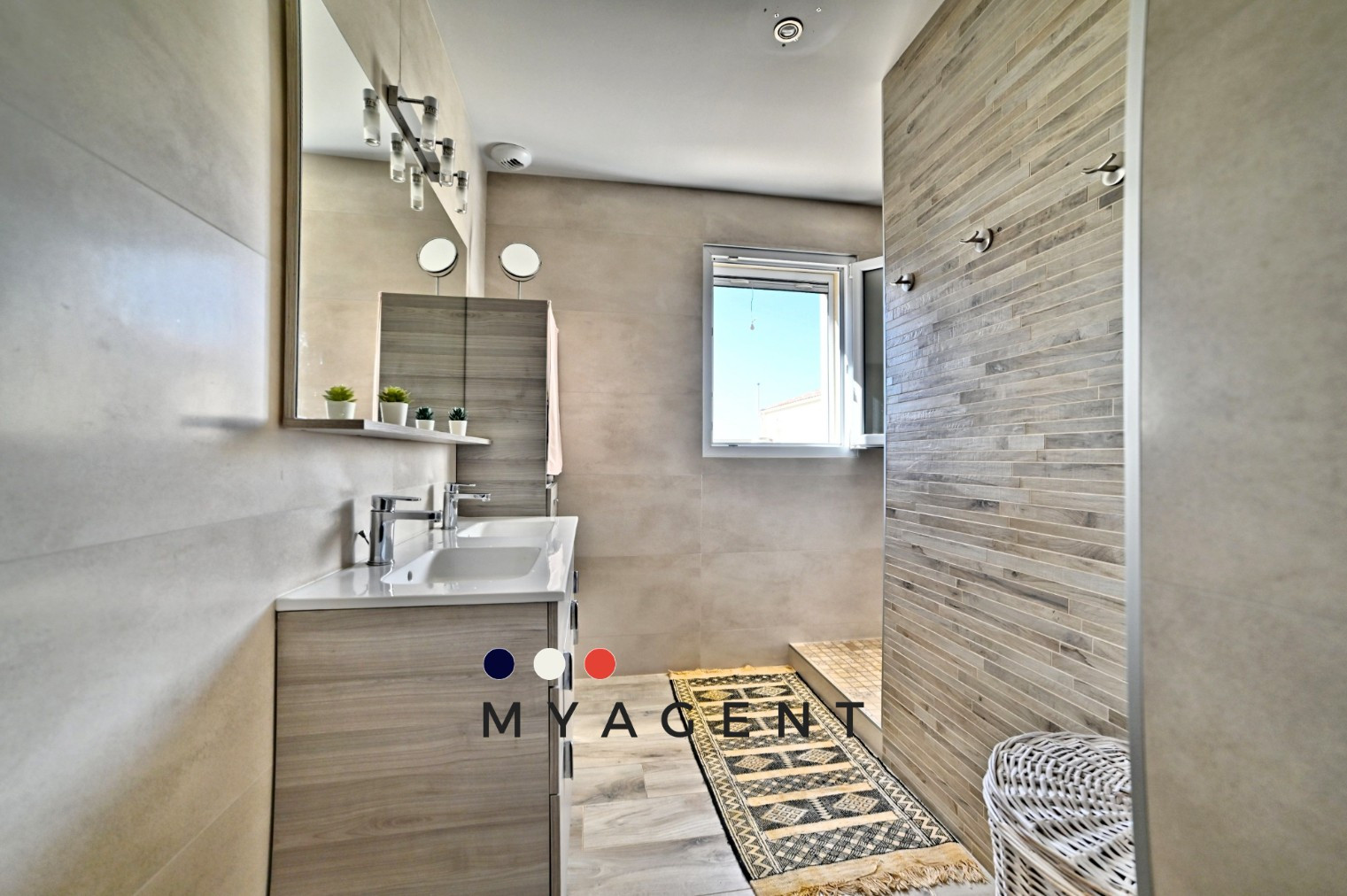 
                                                Vente
                                                 Maison familiale contemporaine à Nuaillé-d’Aunis