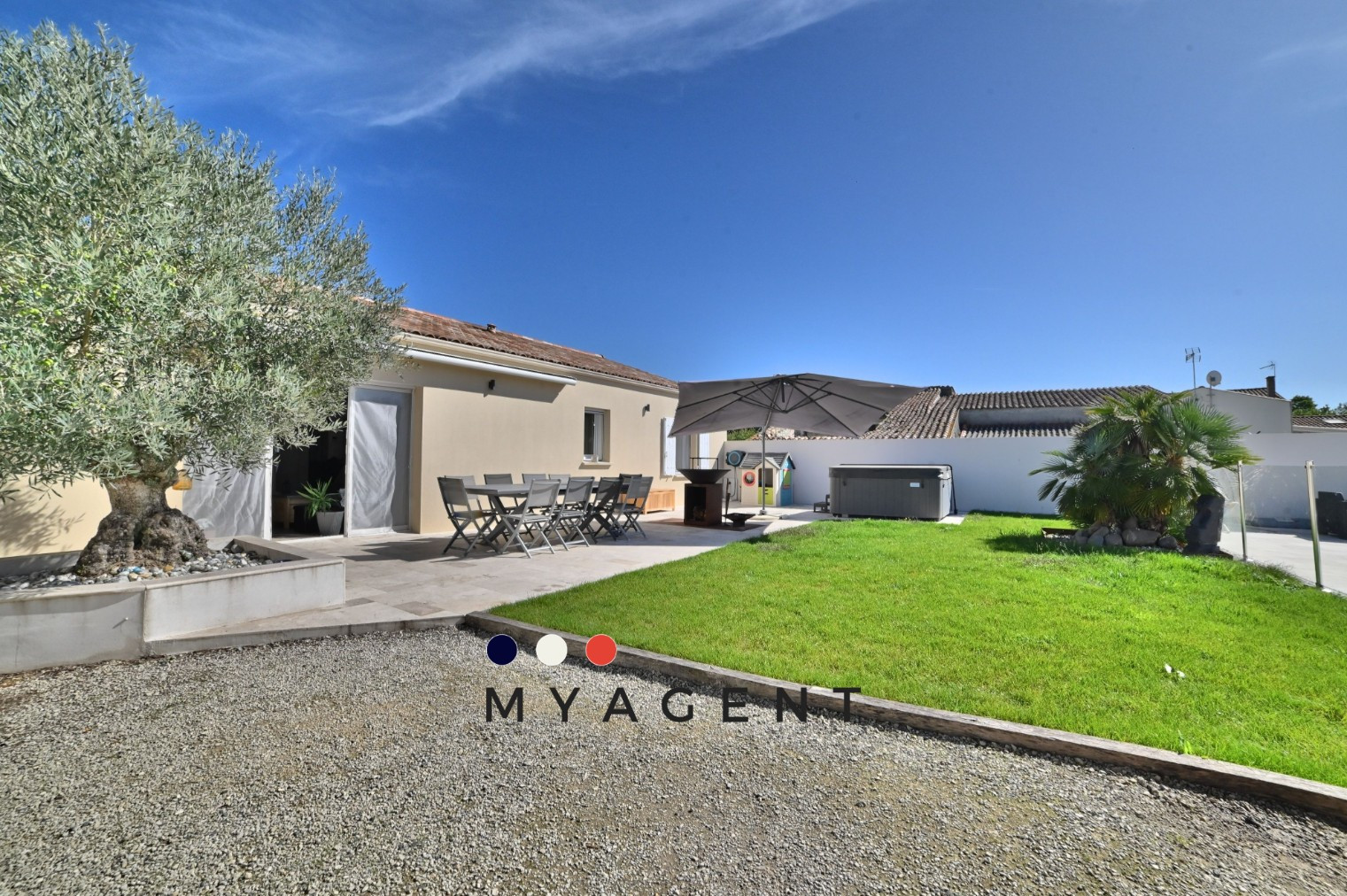 
                                                Vente
                                                 Maison familiale contemporaine à Nuaillé-d’Aunis