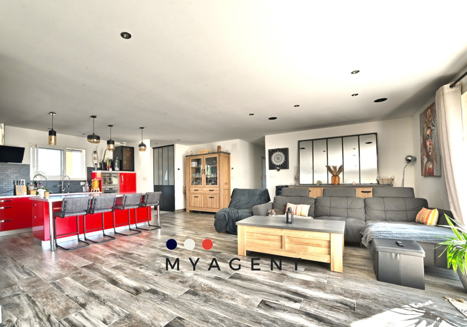 
                                                Vente
                                                 Maison familiale contemporaine à Nuaillé-d’Aunis