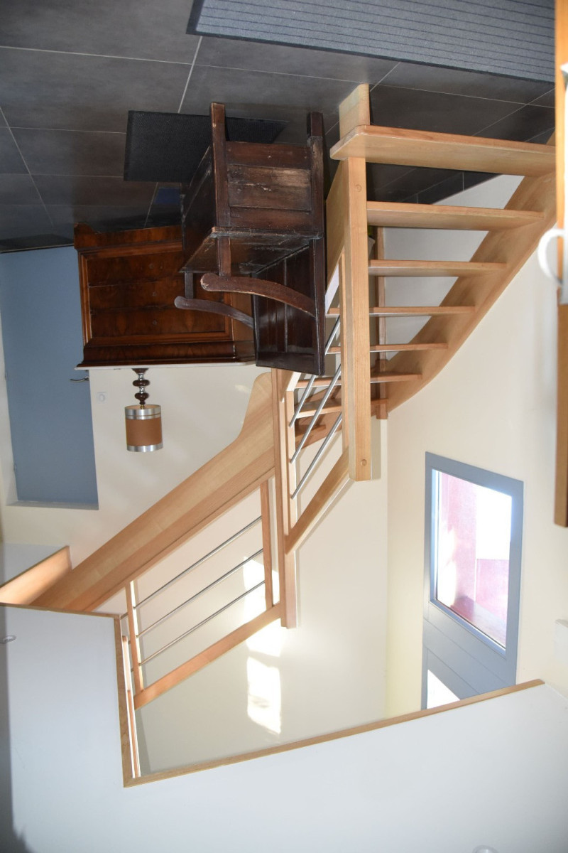 
                                                Vente
                                                 MAISON FAMILIALE D'ARCHITECTE SUD REVERMONT 182 m²