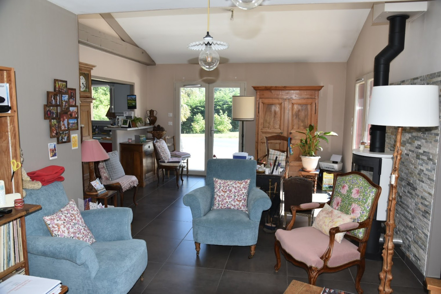 
                                                Vente
                                                 MAISON FAMILIALE D'ARCHITECTE SUD REVERMONT 182 m²