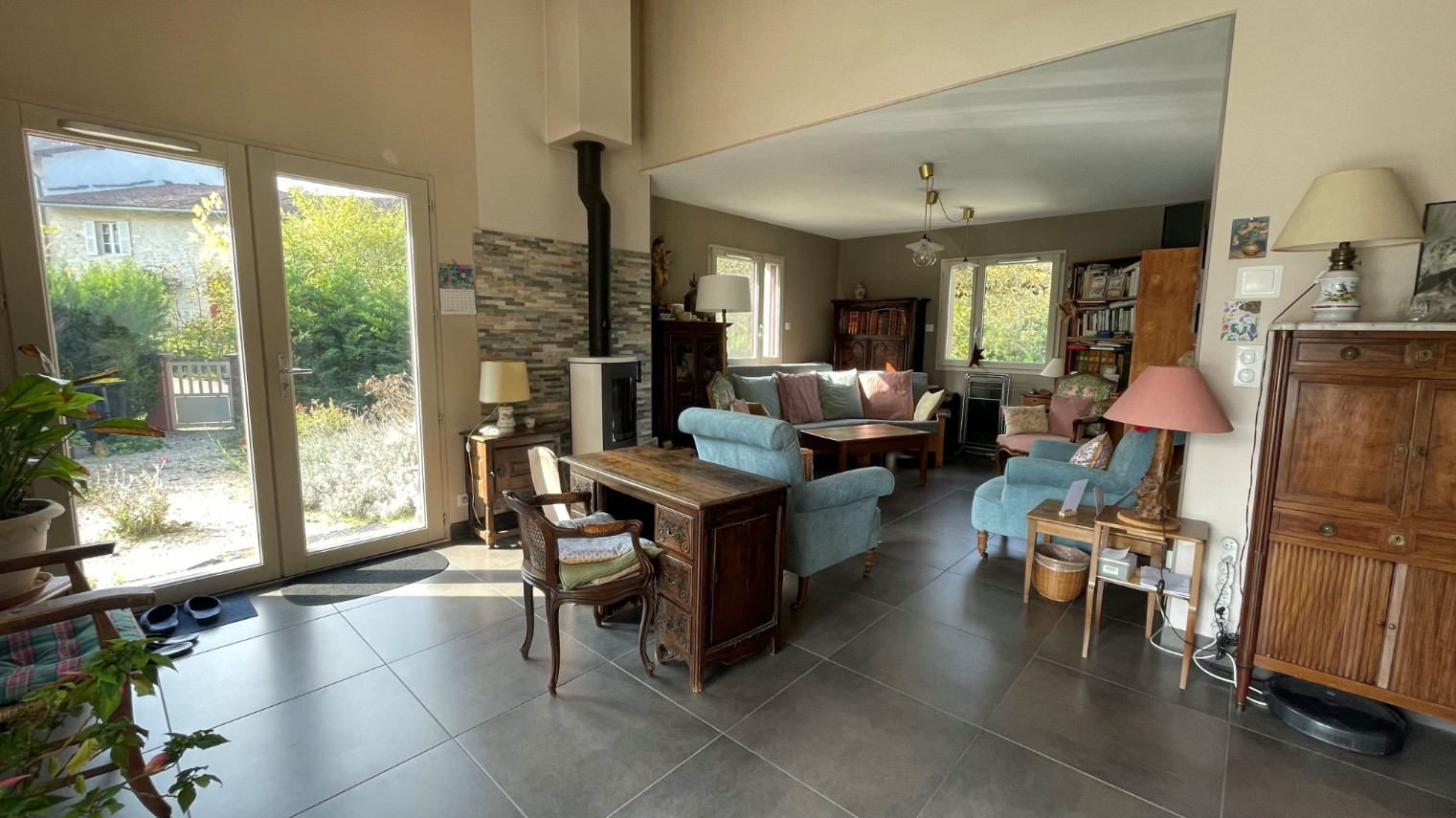 
                                                Vente
                                                 MAISON FAMILIALE D'ARCHITECTE SUD REVERMONT 182 m²