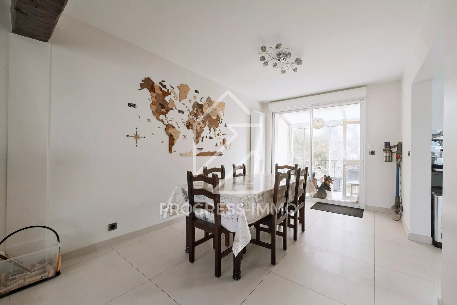 
                                                Vente
                                                 Maison familiale de 170m² sur 532m² terrain à