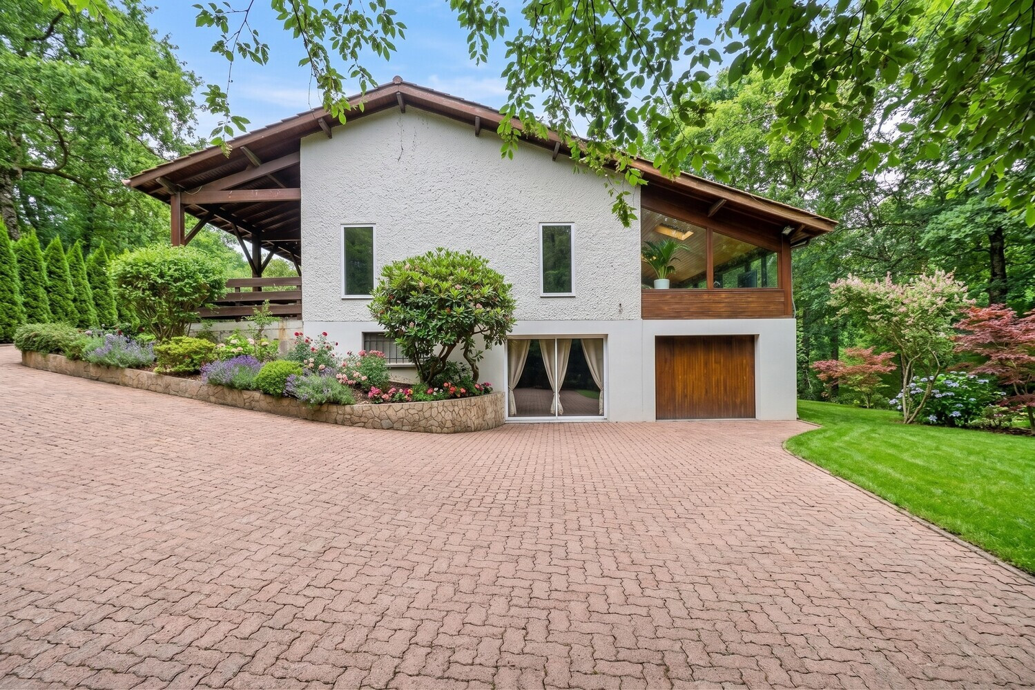 
                                                Vente
                                                 Maison familiale de 214 m² sur un magnifique