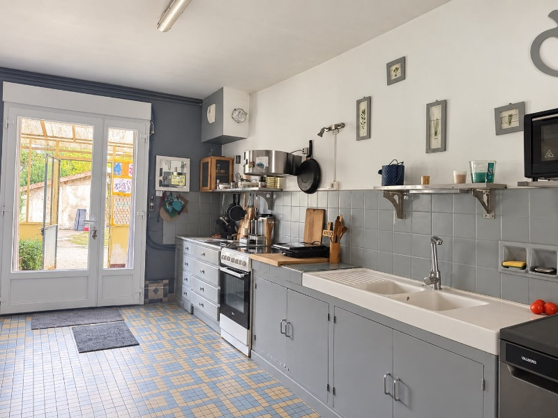 
                                                Vente
                                                 MAISON FAMILIALE DE 260 M2 - 7 CHAMBRES, STUDIO ET GRANGE, terrain de 1270m2