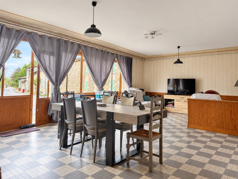 
                                                Vente
                                                 MAISON FAMILIALE DE 260 M2 - 7 CHAMBRES, STUDIO ET GRANGE, terrain de 1270m2