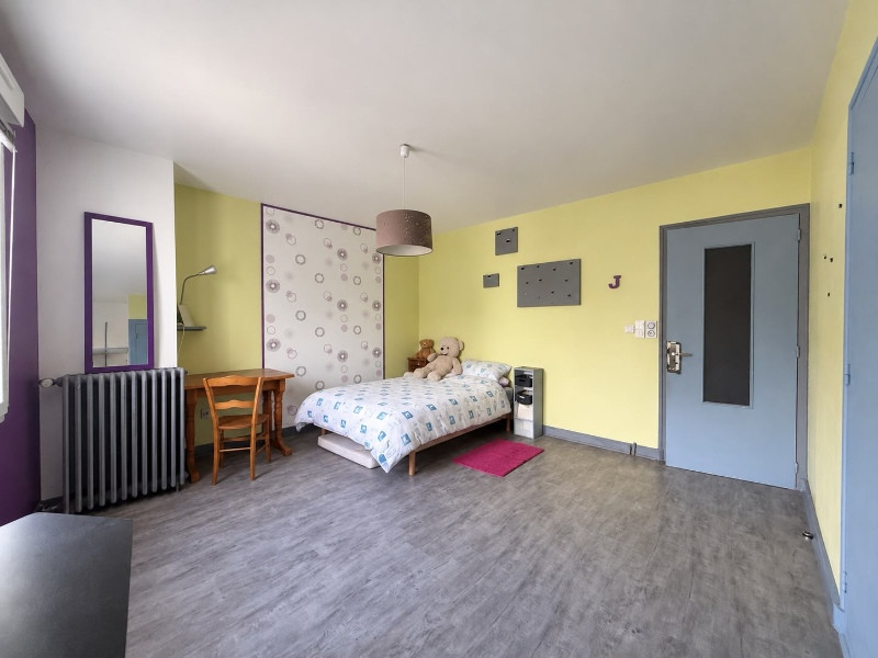 
                                                Vente
                                                 MAISON FAMILIALE DE 260 M2 - 7 CHAMBRES, STUDIO ET GRANGE, terrain de 1270m2