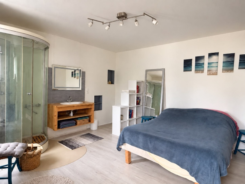 
                                                Vente
                                                 MAISON FAMILIALE DE 260 M2 - 7 CHAMBRES, STUDIO ET GRANGE, terrain de 1270m2