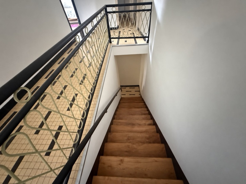 
                                                Vente
                                                 MAISON FAMILIALE DE 260 M2 - 7 CHAMBRES, STUDIO ET GRANGE, terrain de 1270m2