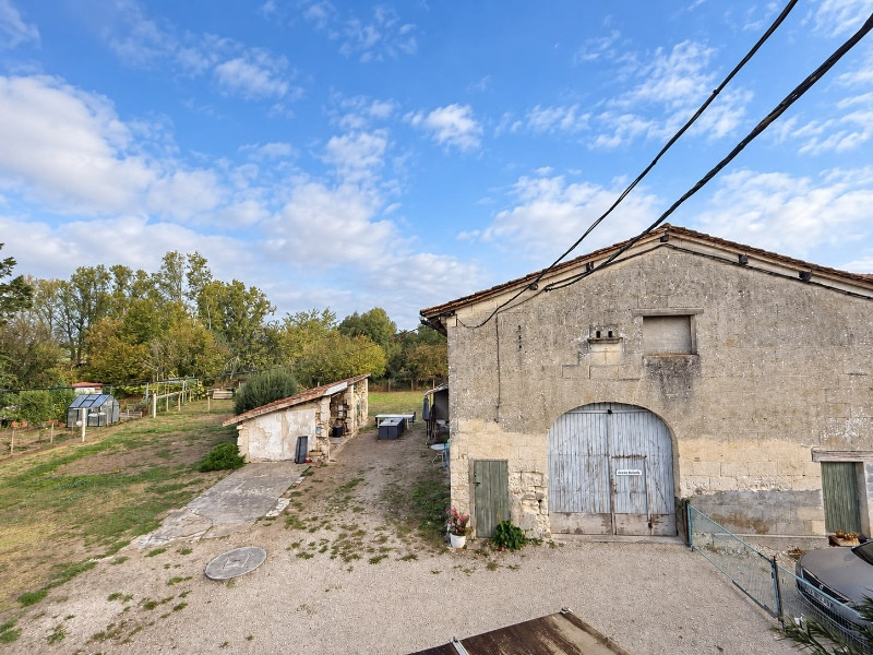 
                                                Vente
                                                 MAISON FAMILIALE DE 260 M2 - 7 CHAMBRES, STUDIO ET GRANGE, terrain de 1270m2