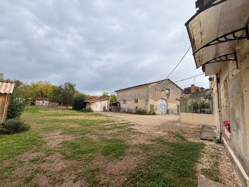 
                                                Vente
                                                 MAISON FAMILIALE DE 260 M2 - 7 CHAMBRES, STUDIO ET GRANGE, terrain de 1270m2