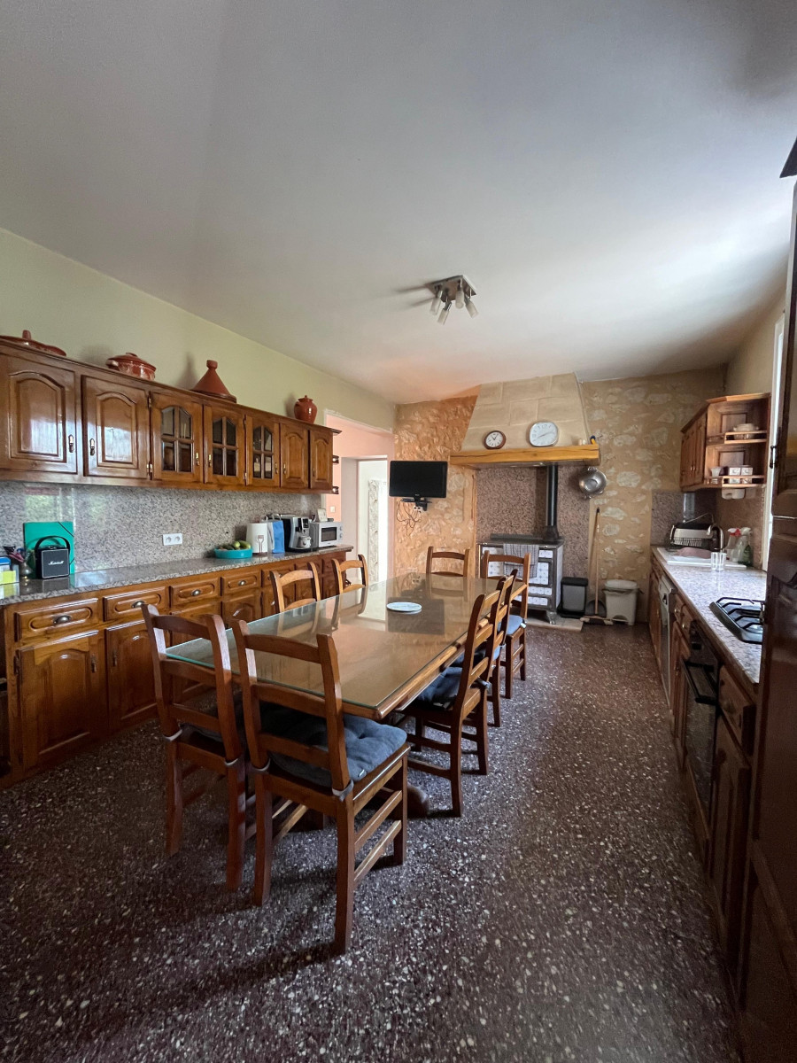 
                                                Vente
                                                 Maison familiale de 6 chambres sur vaste terrain
