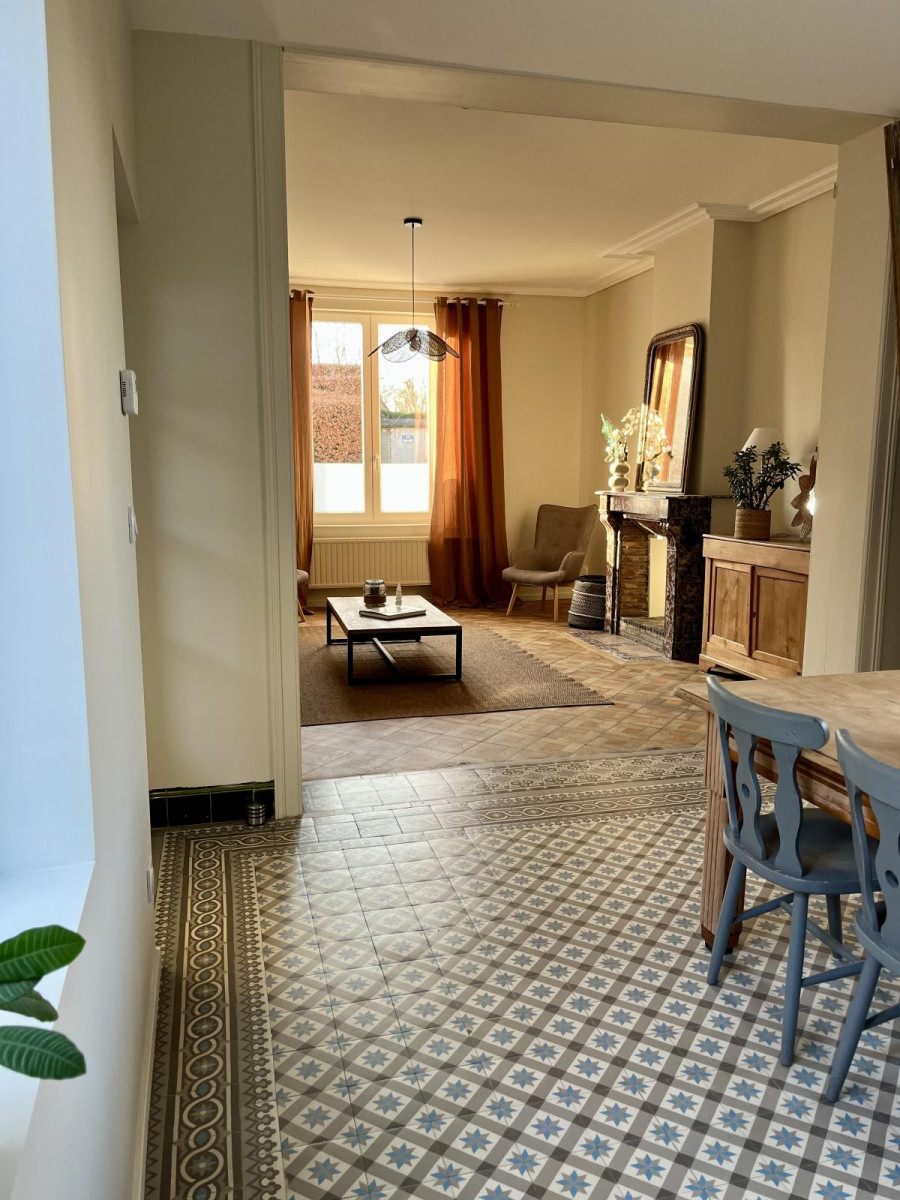 
                                                Location
                                                 Maison familiale idéalement située.