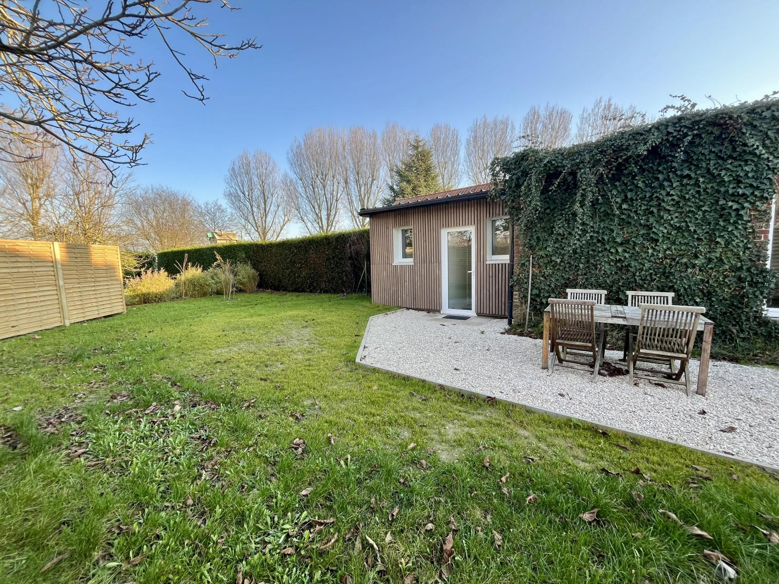 
                                                Location
                                                 Maison familiale idéalement située.