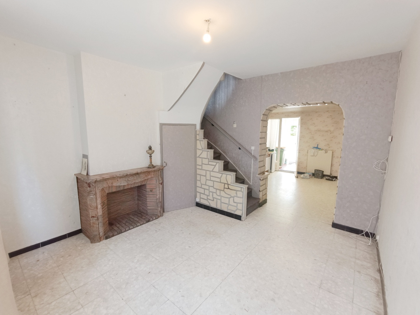 
                                                Vente
                                                 Maison familiale jardin et garage