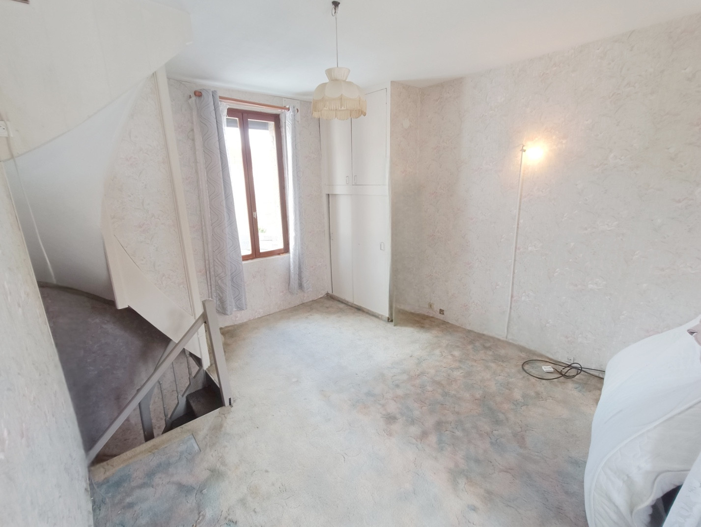 
                                                Vente
                                                 Maison familiale jardin et garage