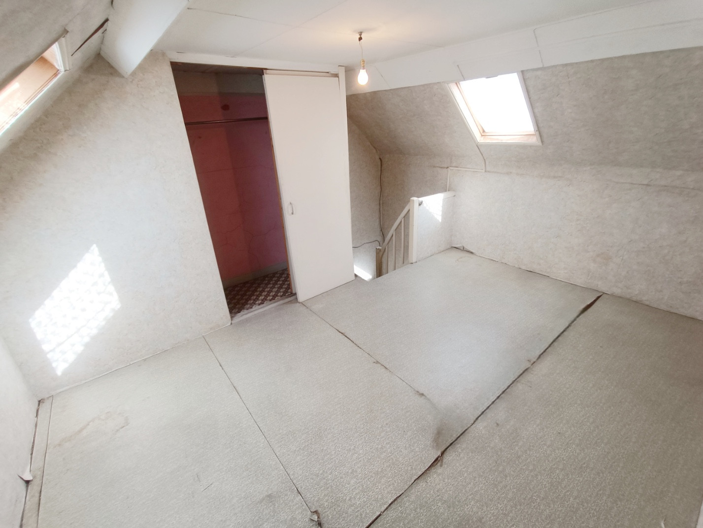 
                                                Vente
                                                 Maison familiale jardin et garage