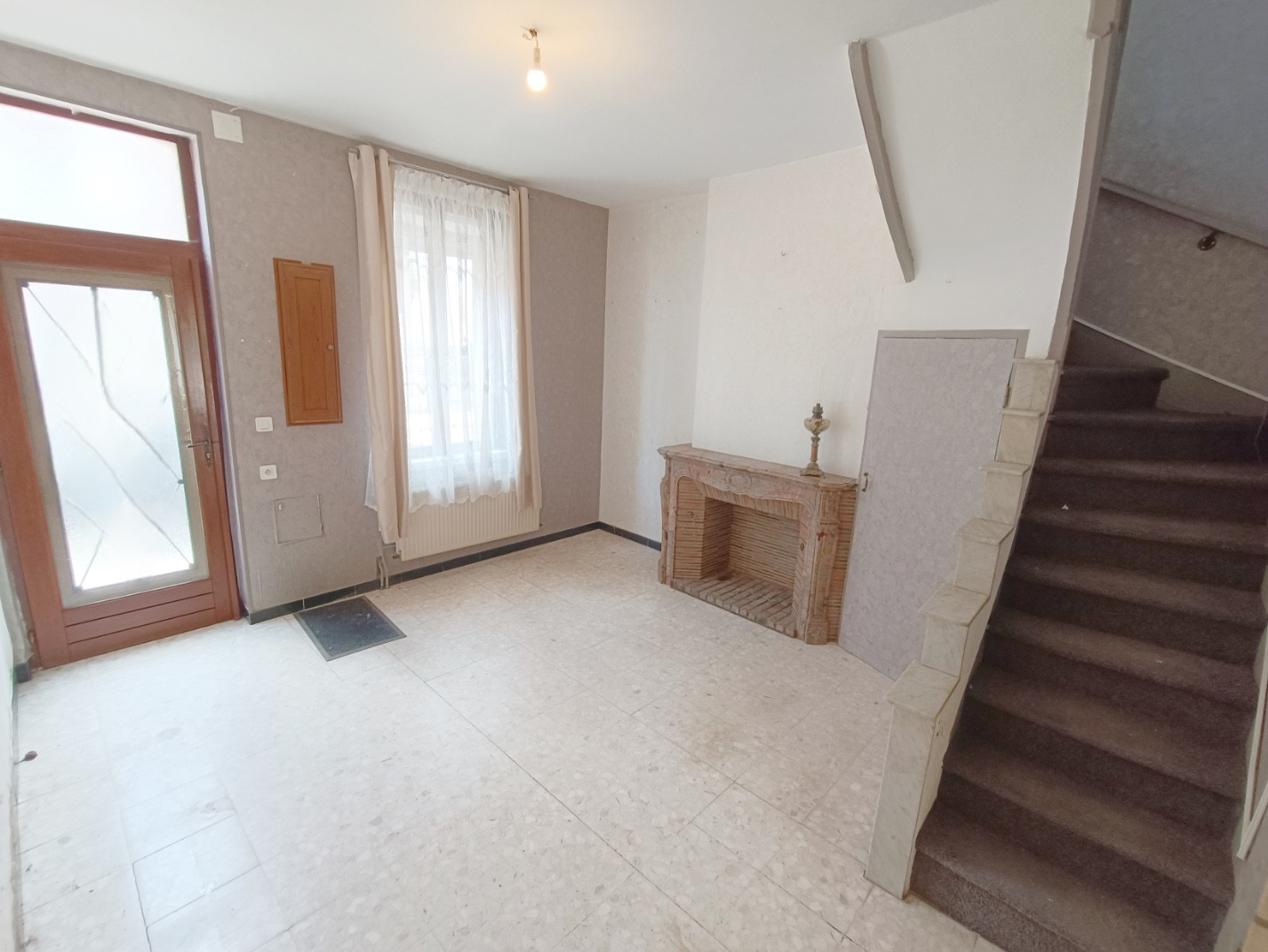 
                                                Vente
                                                 Maison familiale jardin et garage