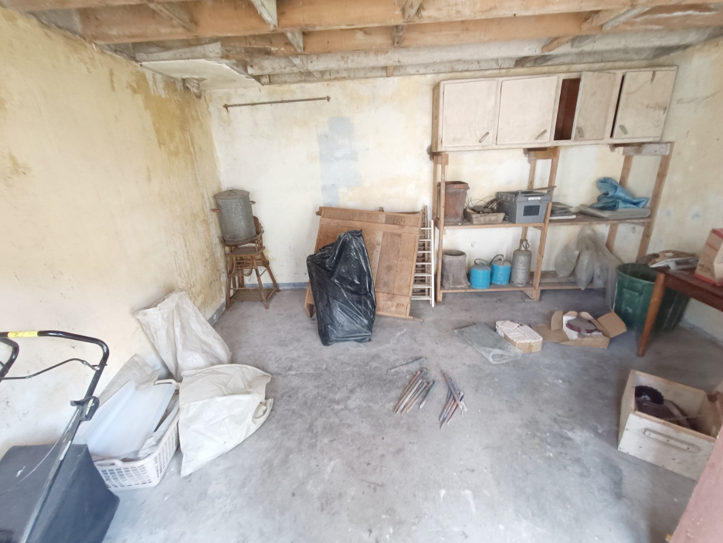 
                                                Vente
                                                 Maison familiale jardin et garage
