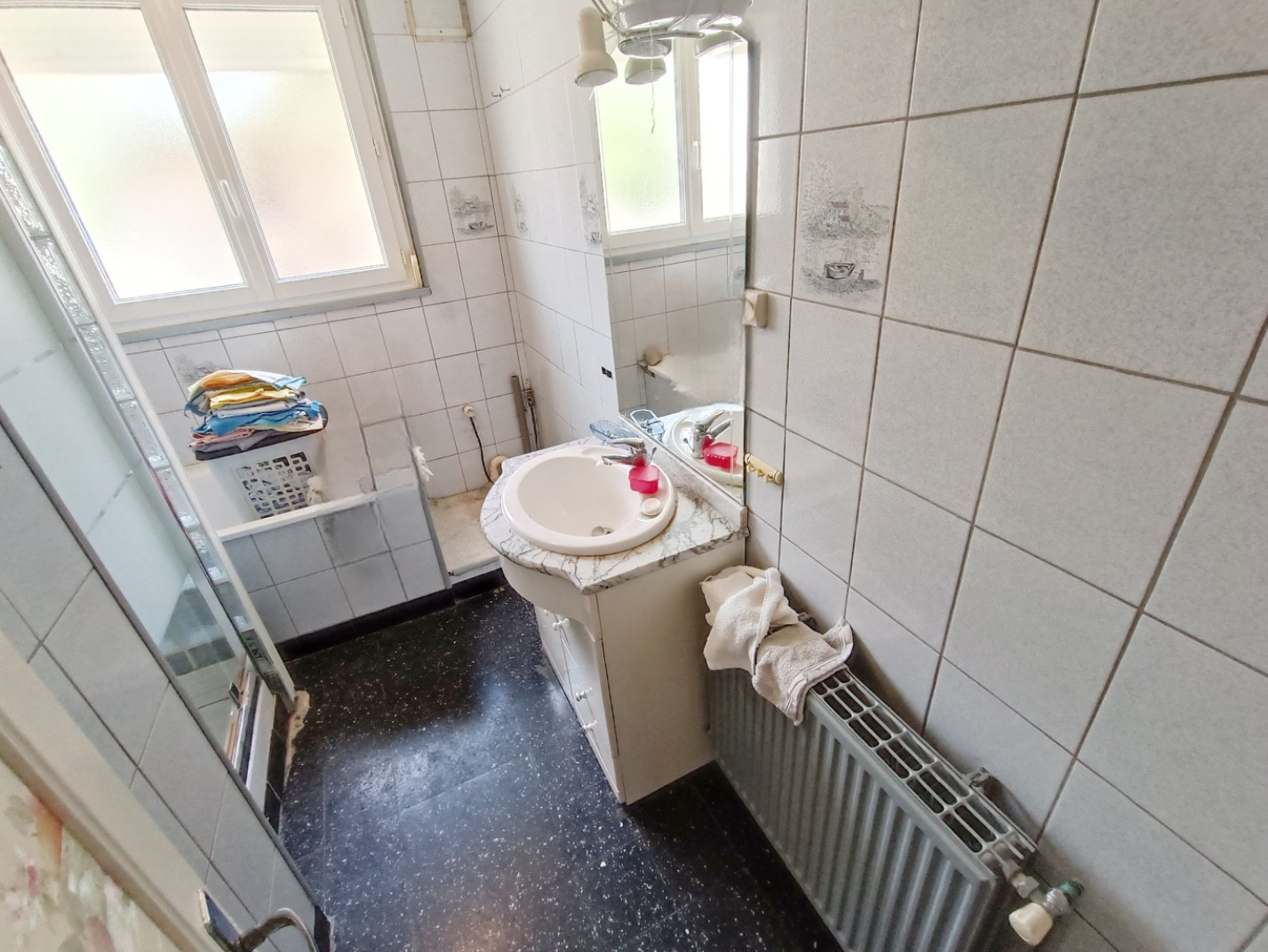 
                                                Vente
                                                 Maison familiale jardin et garage
