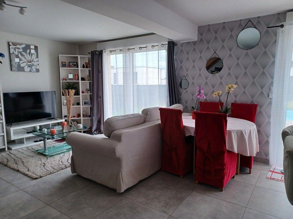 
                                                Location
                                                 Maison familiale neuve et lumineuse