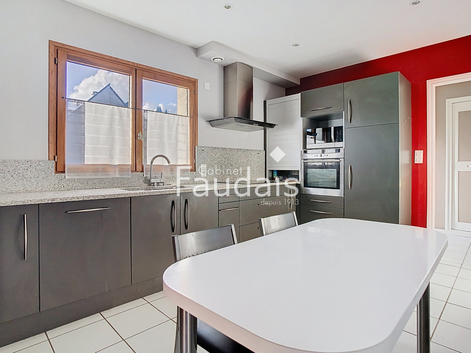 
                                                Vente
                                                 MAISON FAMILIALE PROCHE INSTITUT ET PALIERE