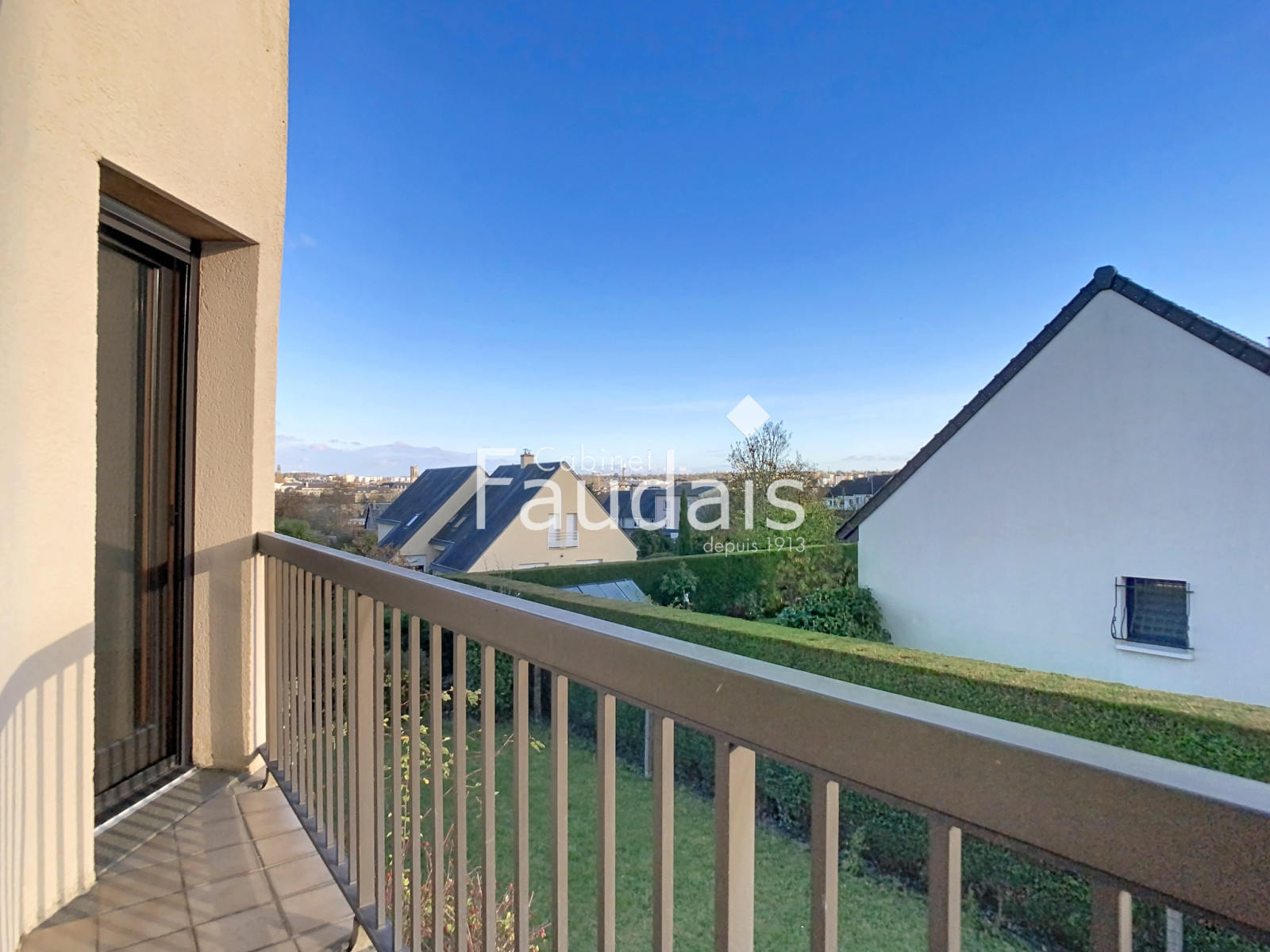 
                                                Vente
                                                 MAISON FAMILIALE PROCHE INSTITUT ET PALIERE