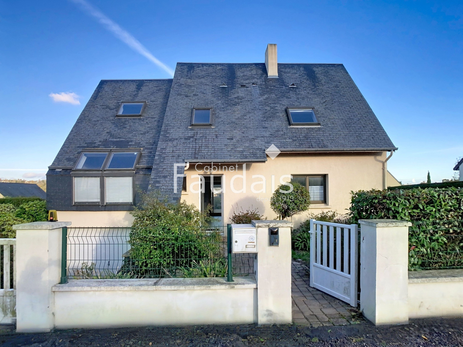 
                                                Vente
                                                 MAISON FAMILIALE PROCHE INSTITUT ET PALIERE