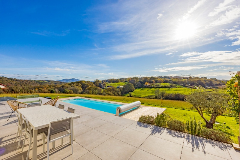 
                                                Vente
                                                 Maison familiale récente - 198m2 - Mouguerre