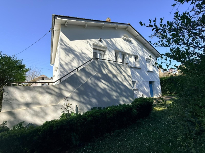 
                                                Vente
                                                 Maison familiale rénovée à Bergerac