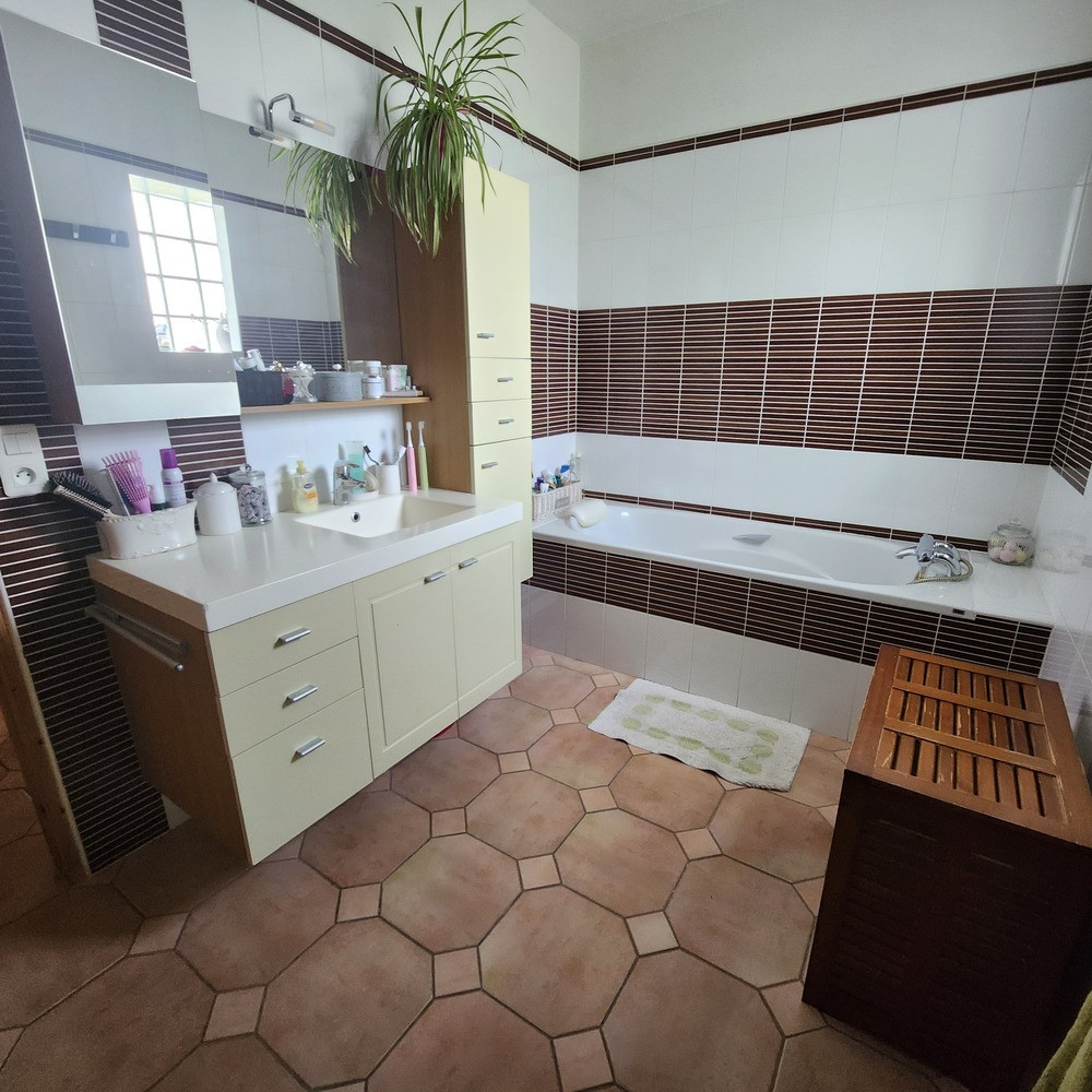 
                                                Vente
                                                 🏡 Maison familiale spacieuse de 160m²