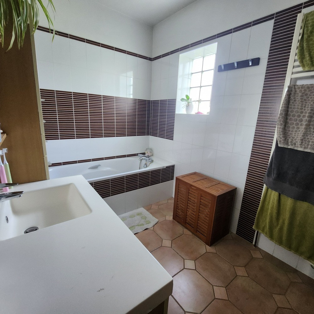 
                                                Vente
                                                 🏡 Maison familiale spacieuse de 160m²