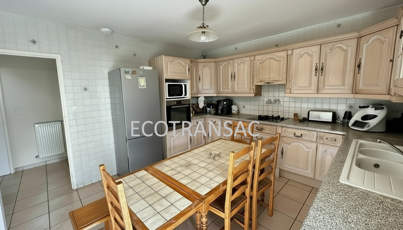 
                                                Vente
                                                 MAISON FAMILIALE SUR DEUX NIVEAUX – 250 M² – TERRAIN 2 300 M² – DPE B