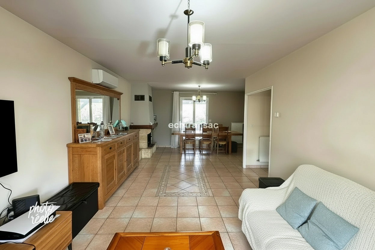 
                                                Vente
                                                 MAISON FAMILIALE SUR DEUX NIVEAUX – 250 M² – TERRAIN 2 300 M² – DPE B