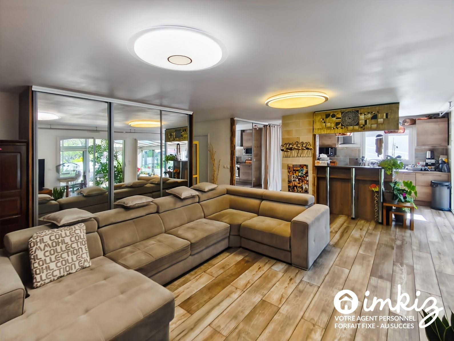 
                                                Vente
                                                 Maison familiale - Véranda lumineuse & piscine