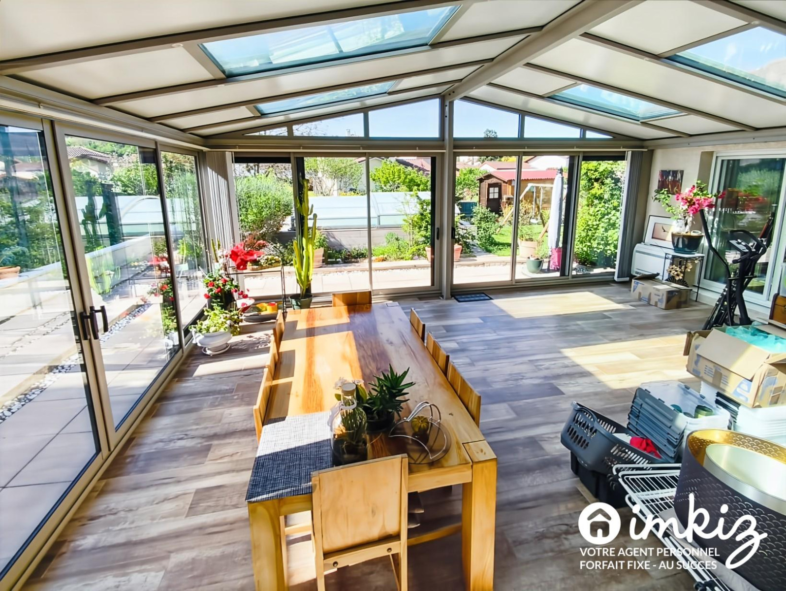 
                                                Vente
                                                 Maison familiale - Véranda lumineuse & piscine