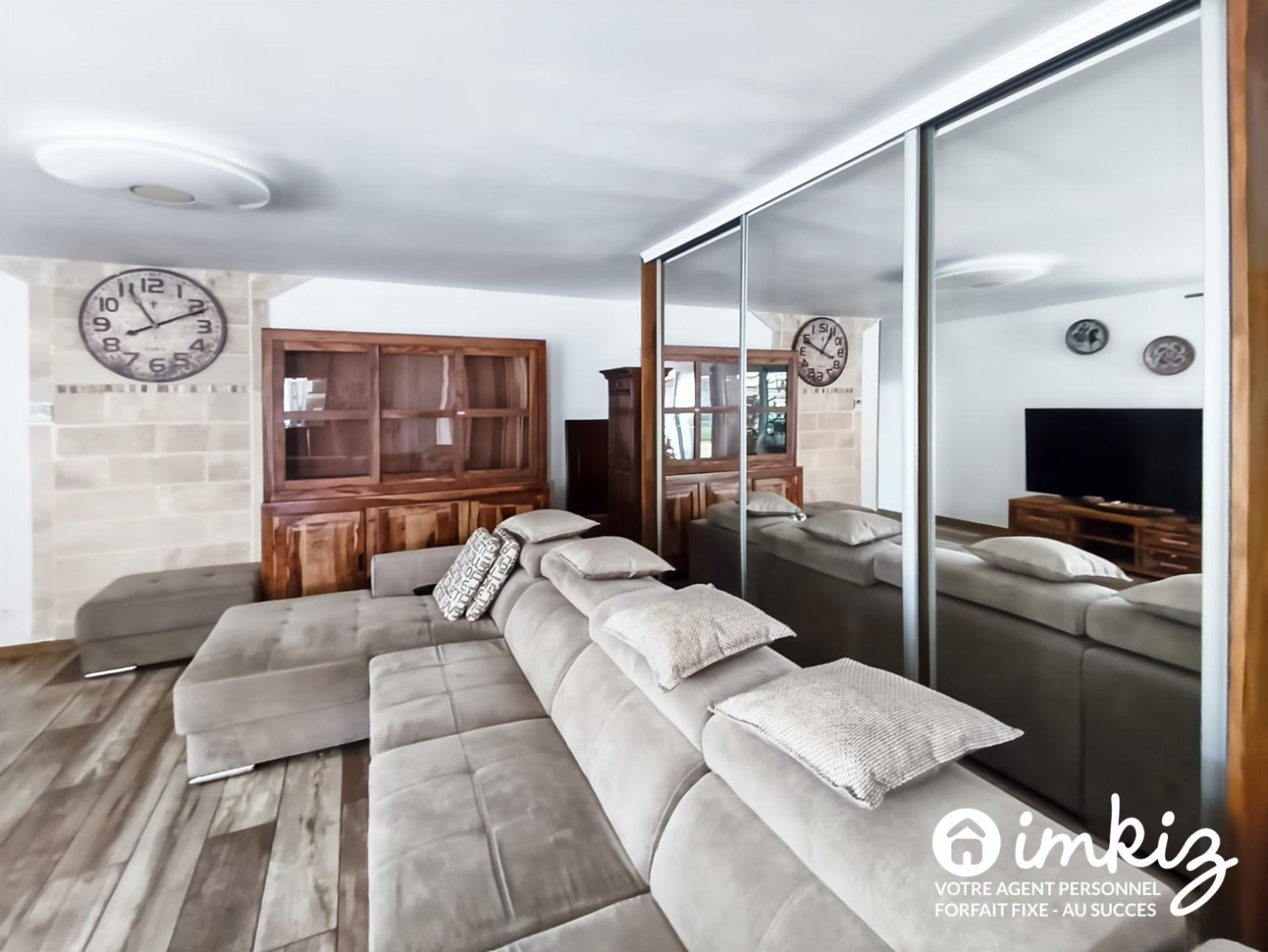 
                                                Vente
                                                 Maison familiale - Véranda lumineuse & piscine