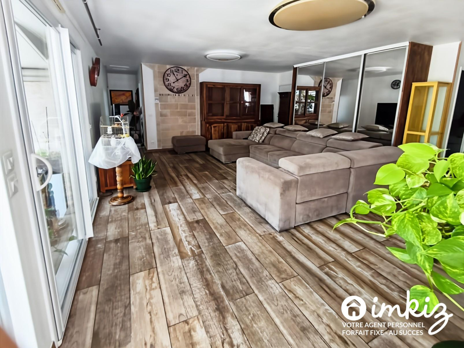 
                                                Vente
                                                 Maison familiale - Véranda lumineuse & piscine