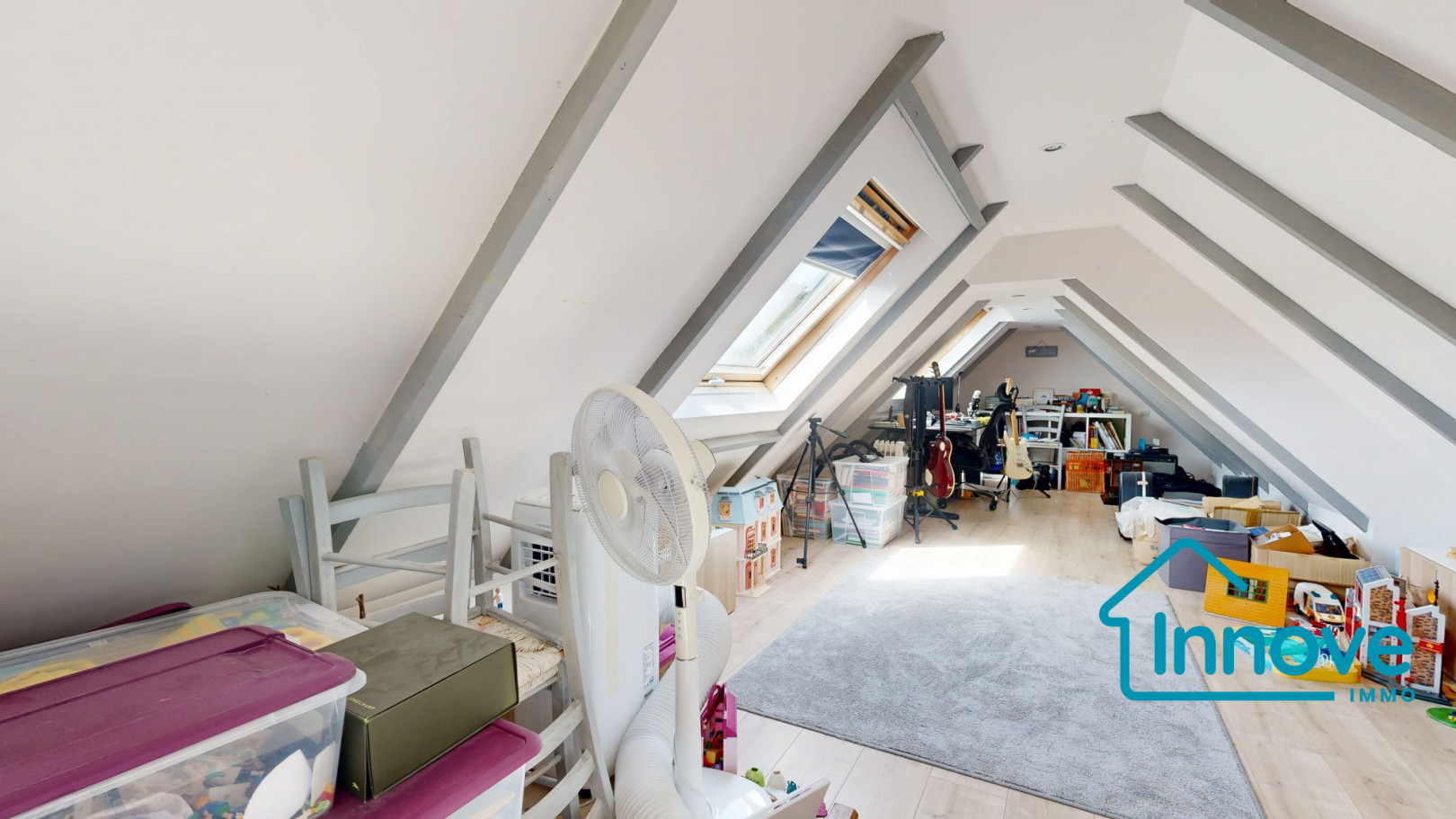 
                                                Vente
                                                 Maison familiale - Voisins Le Bretonneux Chamfleury