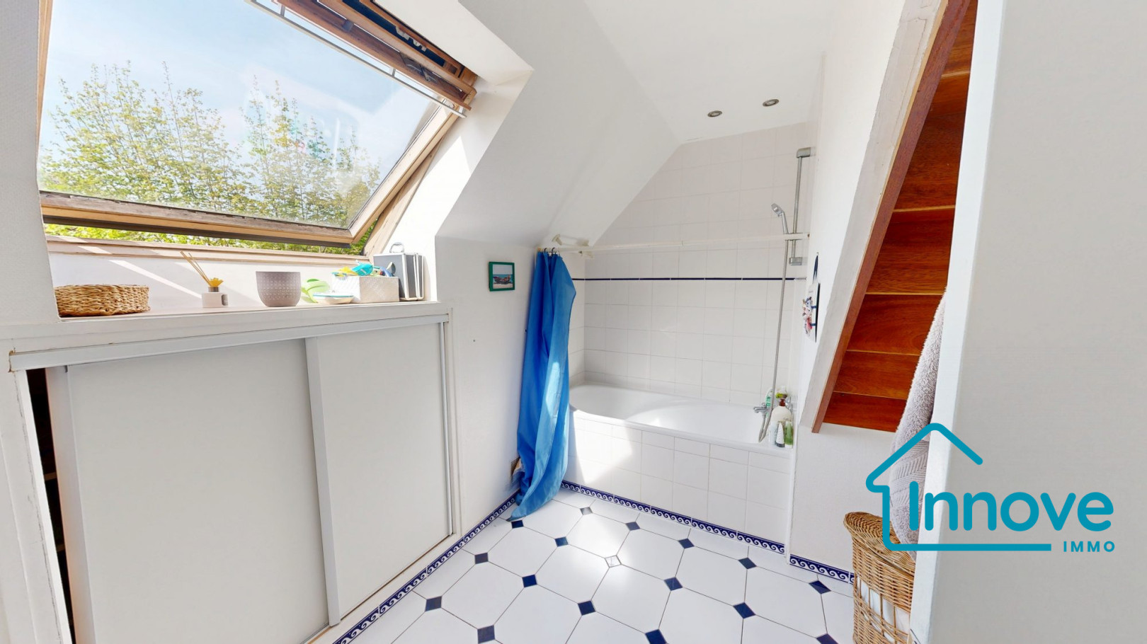 
                                                Vente
                                                 Maison familiale - Voisins Le Bretonneux Chamfleury