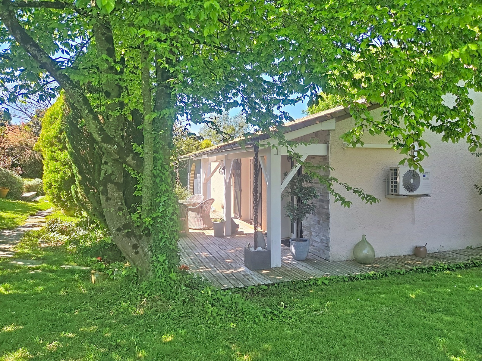 
                                                Vente
                                                 maison famille à Artigues-près-Bordeaux