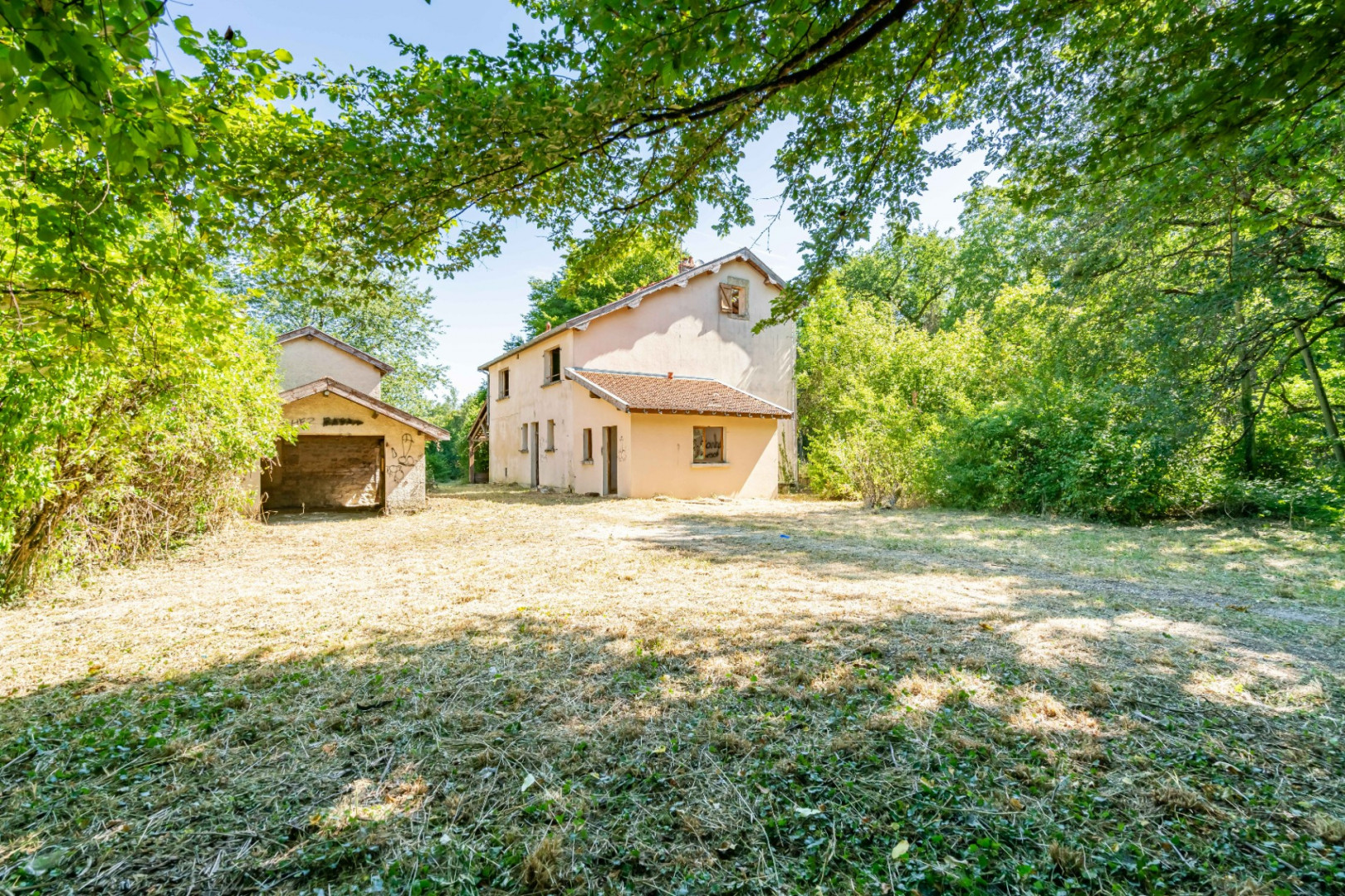 
                                                Vente
                                                 Maison forestière - 103 m² - Hallignicourt