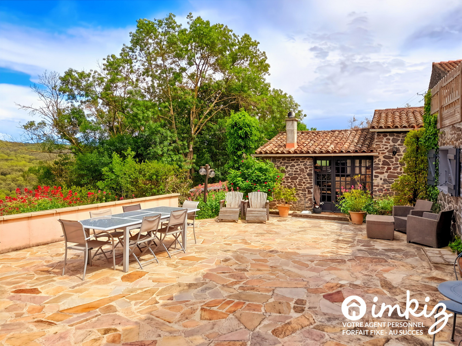 
                                                Vente
                                                 Maison +gîte de 6chambres et 6sdd+piscine