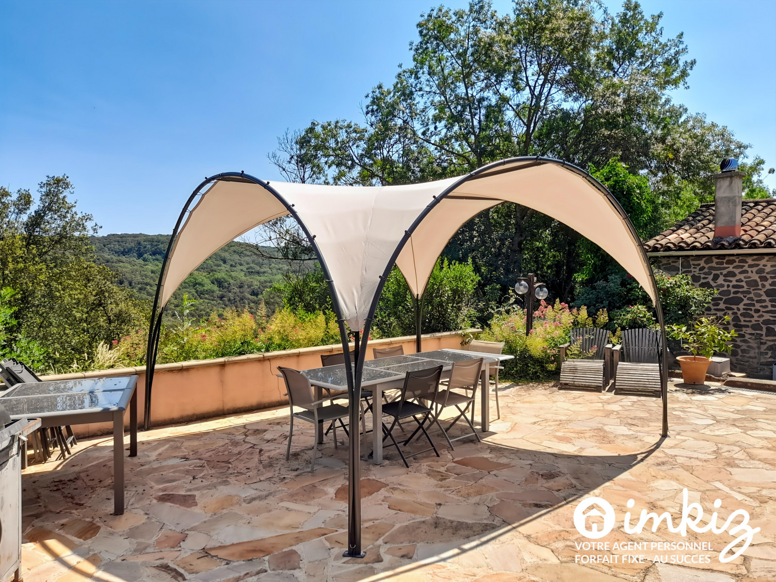
                                                Vente
                                                 Maison +gîte de 6chambres et 6sdd+piscine