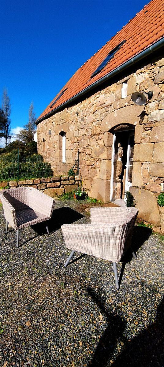 
                                                Location
                                                 Maison granit du 18eme sur la côte de granit rose